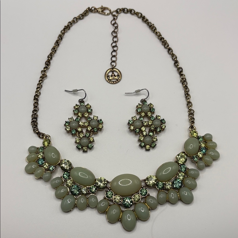 Crown Trifari Chic Olive and Gold Necklace and Earring Set